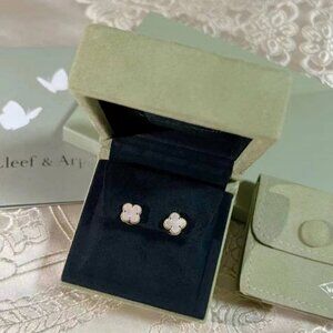 💎Van Cleef & Arpels 💎Vintage Alhambra white stud earrings